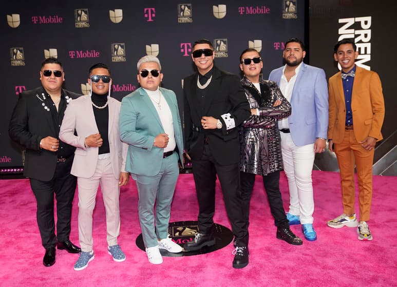 El Grupo Firme llega a la ceremonia del Premio Lo Nuestro el 18 de febrero de 2021 en Miami. La banda mexicana ocupa esta semana el segundo lugar de la lista de las 20 giras más lucrativas a nivel mundial, basada en información proporcionada a la publicación especializada Pollstar por promotores de conciertos y gerentes de recintos. (AP Foto/Lynne Sladky, Archivo)