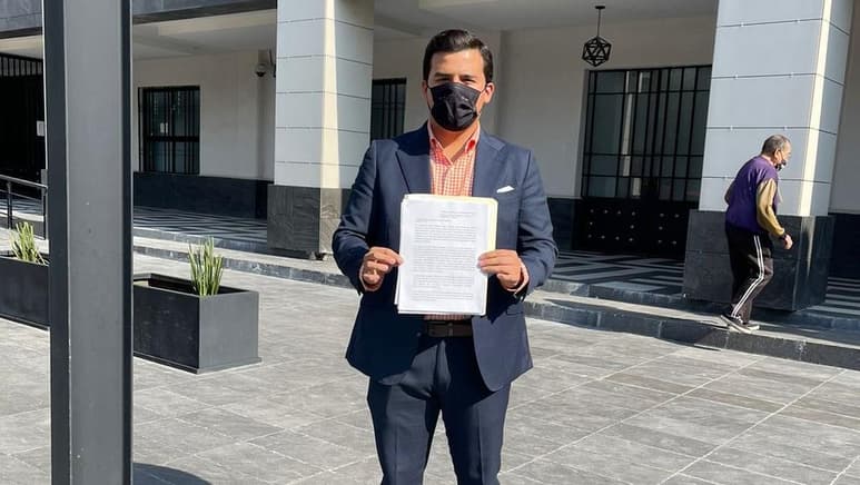 Luis Ortiz Zorrilla, estudiante de X Semestre de Derecho, promovió un amparo ante el Juez Séptimo de Distrito en La Laguna como tercero interesado en el juicio de amparo 618/2021 promovido por la asociación civil Prodefensa del Nazas. El estudiante señala que de ser suspendida la obra se vulneran sus derechos fundamentales y los de los ciudadanos de recibir agua salubre. (DIANA GONZÁLEZ)