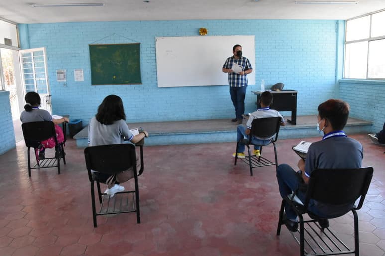 Por segundo año consecutivo, Coahuila vivirá el inicio de un ciclo escolar en medio de la pandemia por el COVID-19, pero ahora bajo otras condiciones, ya que el regreso a clases semipresencial (que será solo en 433 escuelas públicas de nivel básico del estado) se hará con semáforo epidémico en color amarillo.
(ARCHIVO)