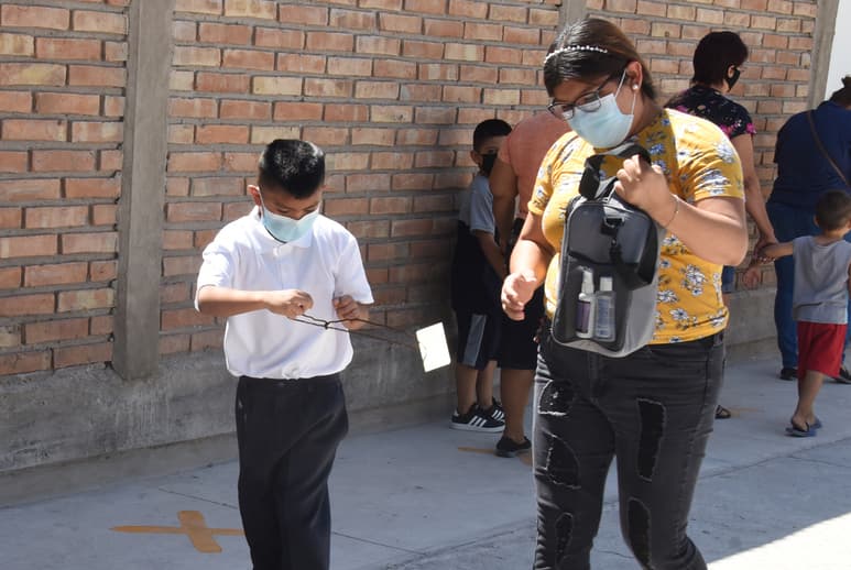 El Seguro Social hizo un llamado a padres y madres de familia para vigilar la salud de los niños y niñas desde el hogar. (ARCHIVO)