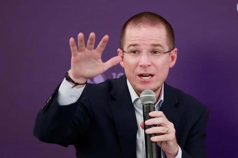 Desde el primer momento, Anaya rechazó la imputación e incluso presentó una demanda por daño moral, ya que dijo que en agosto de 2014, cuando supuestamente le pagaron el soborno en el recinto legislativo, él ya no era diputado. (ARCHIVO)