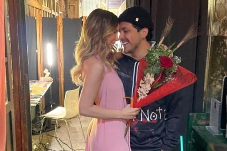 Luego de que diversos medios aseguraran que la 'pareja del momento', Belinda y Christian Nodal terminaron con su relación y cancelaron el compromiso nupcial, este lunes se filtró el presunto adelanto de su nuevo tema.