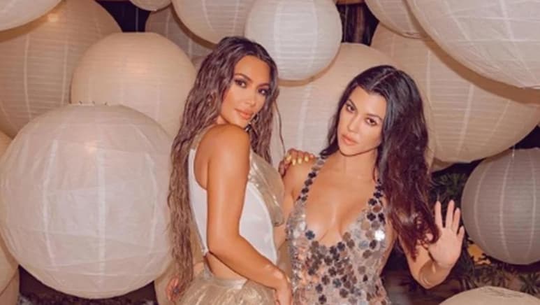 Kim Kardashian confesó, a través de sus redes sociales, que gracias a Kourtney (su hermana mayor) y sus experiencias universitarias se alejó de las fiestas, el alcohol y la vida de los excesos. (INSTAGRAM)