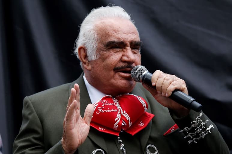 Salud. Según el último reporte médico, Vicente Fernández necesita sonda para ser alimentado tras cirugía.