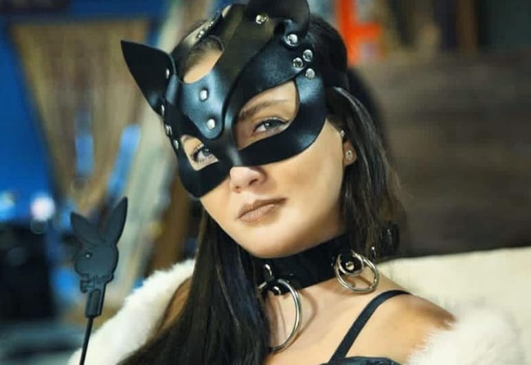 La hija de Alex Lora, se dio a la tarea de 'cautivar' a su público en Instagram con un 'sensual' atuendo (@CELI_LORA)
