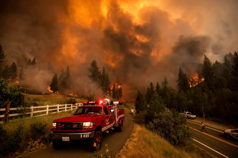 El incendio estaba a menos de 32 kilómetros (20 millas) de la localidad ubicada en la frontera entre California y Nevada. Las llamas avanzan devorando la maleza y “está tocándole la puerta” a Lake Tahoe, indicó el jefe de bomberos de California, Thom Porter.
(ARCHIVO)