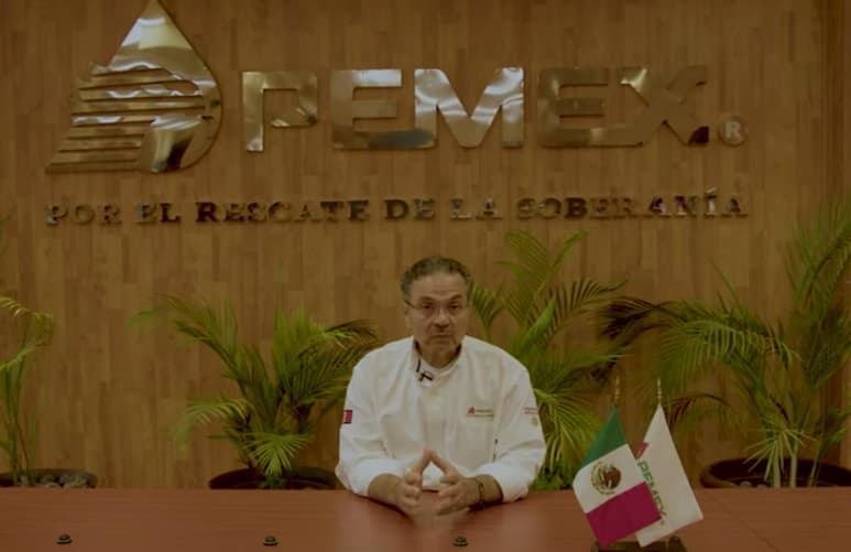  En un mensaje difundido por medio de redes sociales, el director de la paraestatal afirmó que 'se han recuperado 35 pozos que producen 71 mil barriles por día y restableceremos 110 mil barriles adicionales, al abrir otros 29 pozos en las próximas 36 horas', a través de una estrategia alterna a la plataforma siniestrada.
 (TWITTER)