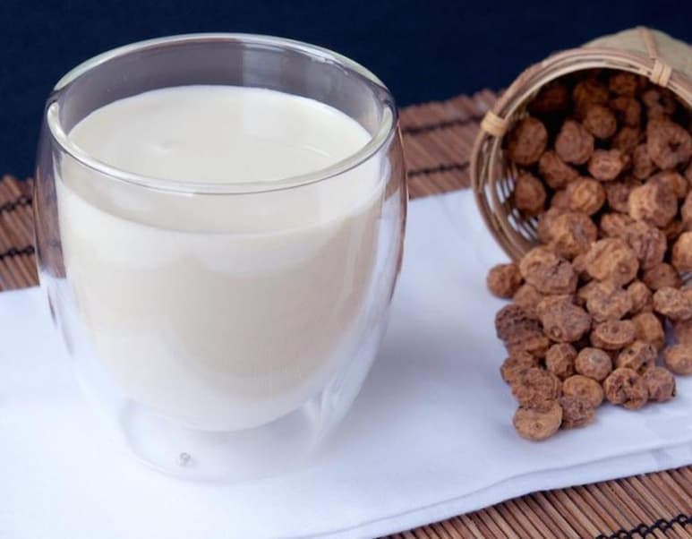 La chufa es un tubérculo silvestre de la variedad sativus de Cyperus esculentus L., la parte que se usa para consumo humano son los bulbos que crecen en la raíz, que se encuentran a no más de 20 centímetros de profundidad en la tierra.