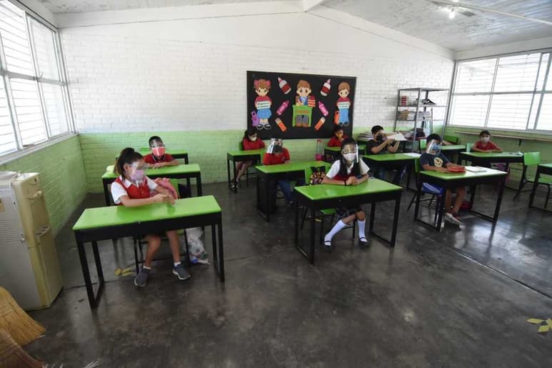 El gobernador se reunió con representantes sindicales para establecer acuerdos en el marco del regreso a clases este 30 de agosto. (ARCHIVO)