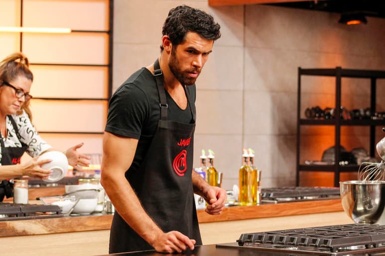 Estilo de vida. Javier cree que su alimentación y continuo ejercicio fueron clave para pelear contra el coronavirus que estuvo presente en el set.