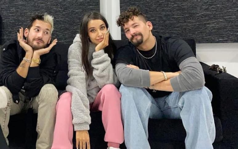 Los cantautores venezolanos Mau y Ricky aseguraron a Efe que se sienten muy agradecidos y 'renovados' con las nuevas generaciones de talentos argentinos como María Becerra, con quien grabaron su nuevo sencillo 'Mal Acostumbrao', que se presentará el próximo jueves. (ESPECIAL) 