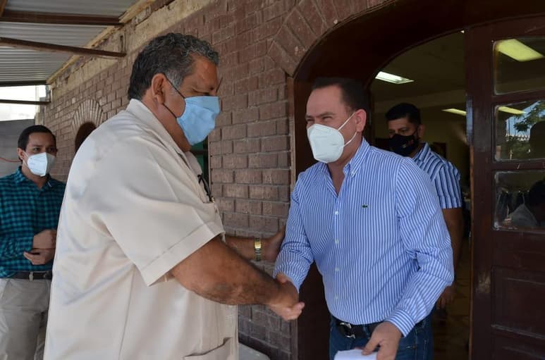 El diputado local Juan Carlos Maturino Manzanera tuvo una reunión con representantes de diferentes sectores de Tlahualilo. (EL SIGLO DE TORREÓN)