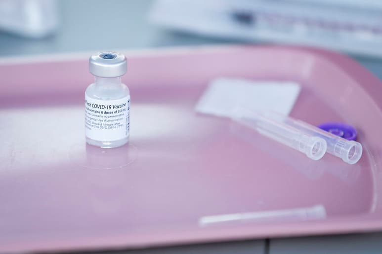 En el amparo promovido por padres de familia, se pidió que se vacunara a su hija de 12 años con el biológico de Pfizer/BioNTech. (ARCHIVO)