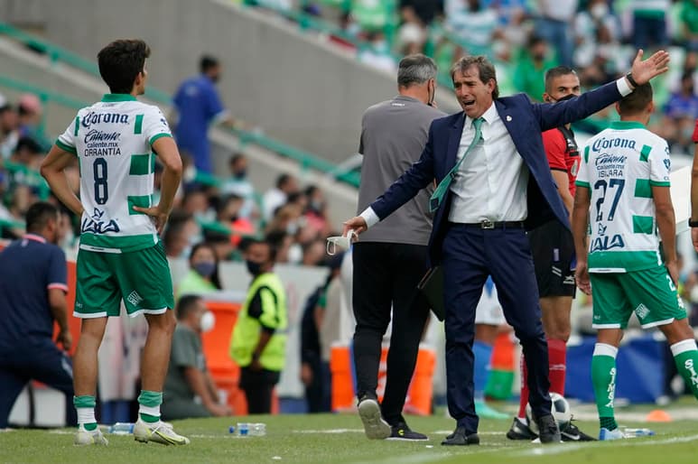 Guillermo Almada quiere primer triunfo en casa de su equipo. (JORGE MARTÍNEZ)