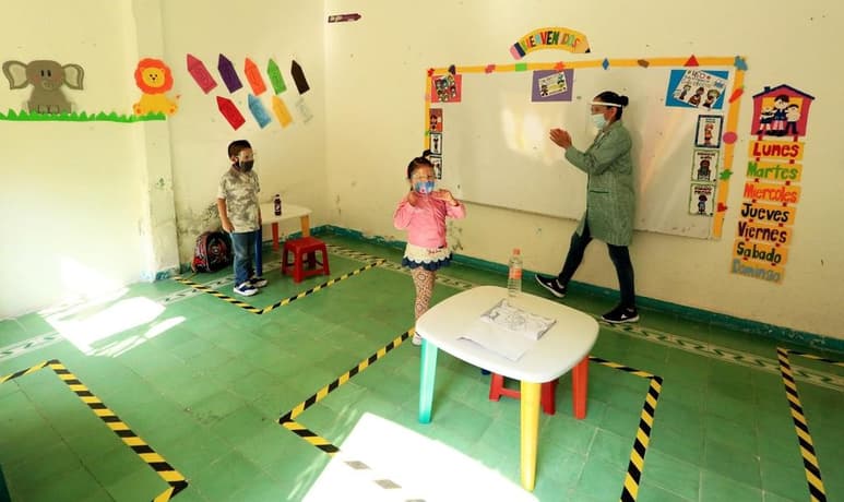 La maestra Mendoza, explicó que, en esta etapa, es necesario vincular el desarrollo cognitivo, psicosocial y físico de los niños. (ARCHIVO)