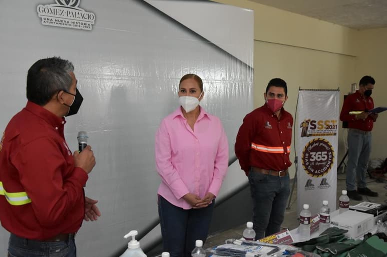 Reconocen al personal del Sistema Descentralizado de Agua Potable y Alcantarillado (Sideapa) en su primer año sin accidentes así como el trabajo realizado para lograrlo. (GUADALUPE MIRANDA)
