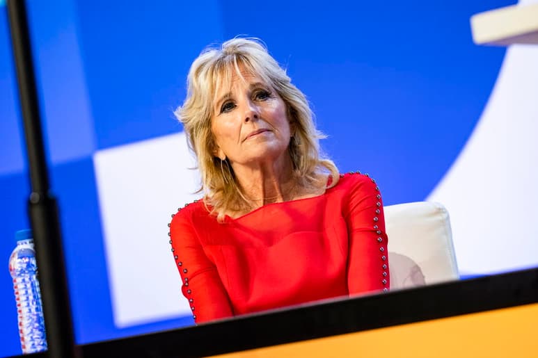 La primera dama de Estados Unidos, Jill Biden, envió este viernes un mensaje a las familias de los militares destacados o que han participado en la misión en Afganistán, a quienes aseguró que 'no están solos'. (ARCHIVO)