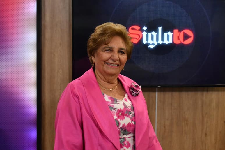 Agradece. La cantante lagunera se siente agradecida por poder dedicarse tanto a la docencia como a la música. (ARCHIVO)