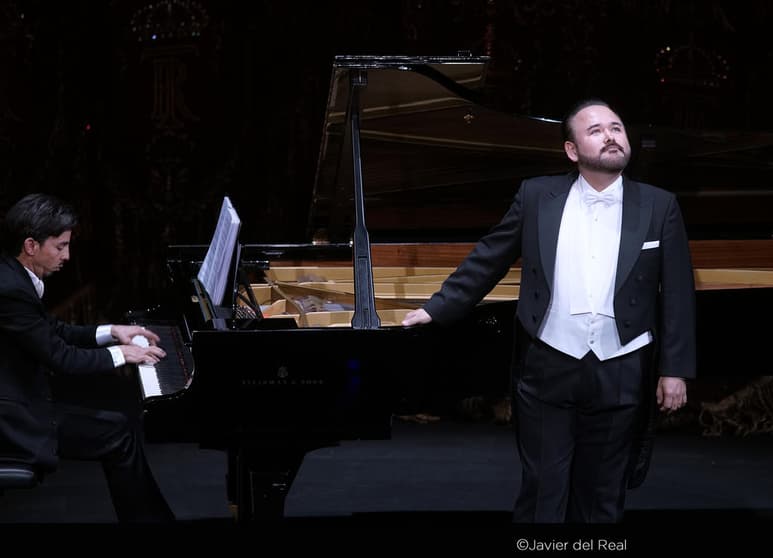 Trabajar para vivir y no vivir para trabajar es la filosofía que rodea a la voz del tenor mexicano Javier Camarena, quien ha replanteado sus prioridades en el último año. (CORTESÍA)
