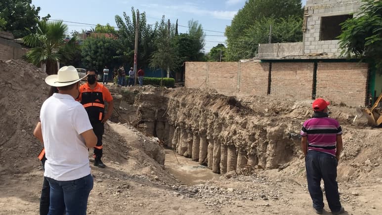 La obra lleva más de nueve meses en los que ha generado problemas con el drenaje. (EL SIGLO DE TORREÓN)