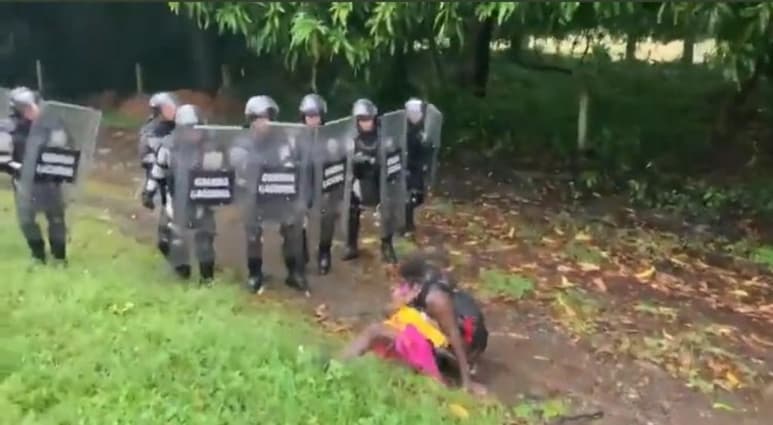 Durante el paso de la caravana migrante que partió este sábado de Chiapas. (ESPECIAL)