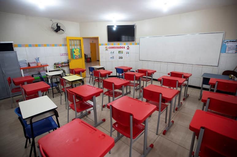 Solo el 35.32% de las escuelas de la Región Laguna de Durango estarán en condiciones de recibir a los alumnos según lo que informó recientemente la Subsecretaría de Educación que tiene bajo su jurisdicción a 11 municipios, entre ellos Gómez Palacio, Lerdo, Mapimí y Tlahualilo. Se informó que solo 426 escuelas de las 1,206 de la región Laguna Durango podrán abrir. El resto se irán incorporando en base a si cuentan con los servicios básicos. (ARCHIVO)