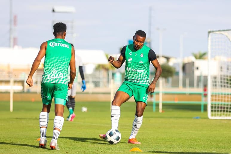 Más allá de la pausa en la Liga MX por la actividad correspondiente a la Fecha FIFA, Santos Laguna continuará con su preparación a tope en las instalaciones del TSM, con algunas prácticas en la cancha de superficie sintética.