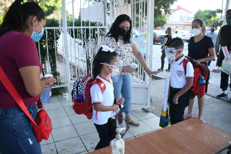 En educación básica, hubo incidencias en nueve centros escolares públicos de 439 que se encuentran operando bajo el modelo híbrido. (ARCHIVO)
