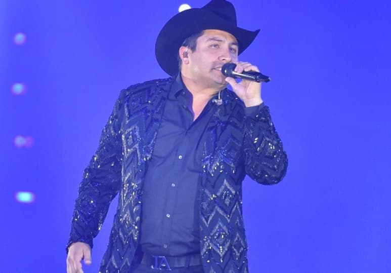 El cantante de música regional mexicana Julión Álvarez afirmó este lunes estar listo y ansioso por volver a los conciertos presenciales, tras un largo receso por la pandemia.