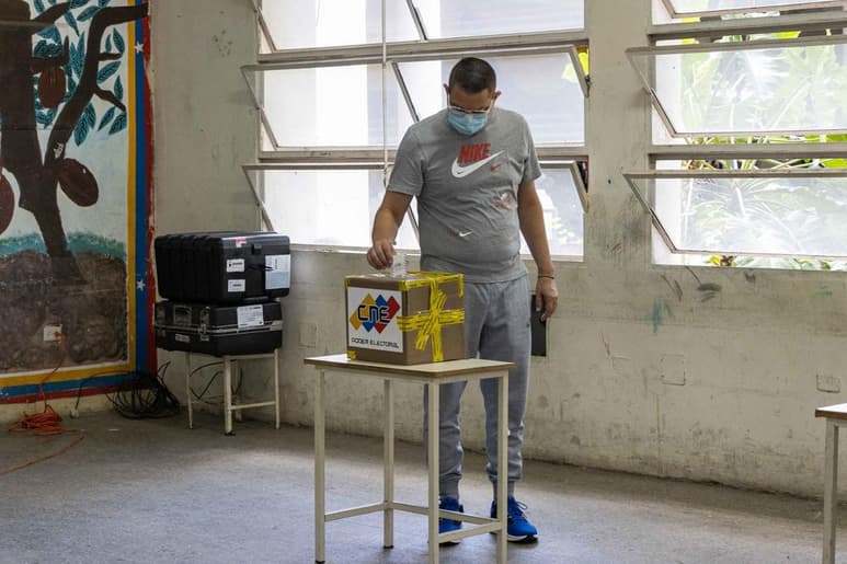 Los partidos opositores de Venezuela anunciaron el martes que participarán en los comicios. (ARCHIVO)
