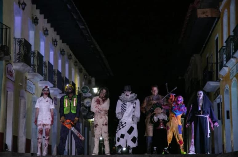 Real del Monte, uno de los siete pueblos mágicos de Hidalgo, es un lugar entre las montañas, lleno de historias que se tejen entre mañanas frías, caminos empedrados y tradiciones inglesas. Este antiguo pueblo minero lleno de leyendas ahora será sede de la primera edición del Festival Mágico del Horror.
