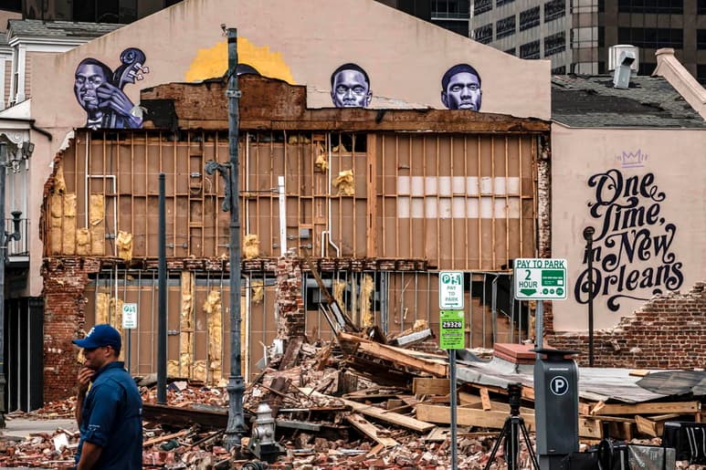 La alcaldesa de Nueva Orleans, LaToya Cantrell, ordenó el martes un toque de queda nocturno, señalando que era con el fin de prevenir los delitos luego de que el huracán Ida dejó a la ciudad sin electricidad.