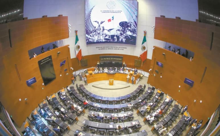 La nueva ley fue aprobada en lo general y en lo particular con 84 votos en a favor, 11 contra y 8 abstenciones y en se establecen mayores sanciones a los oficiales de marina vinculados con el crimen y se tipifica como traición a la patria a aquellos elementos ligados con los cárteles del narcotráfico.