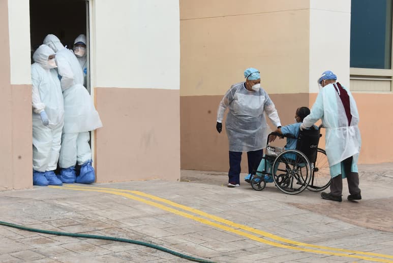 El número de hospitalizaciones es de 286. (ARCHIVO)