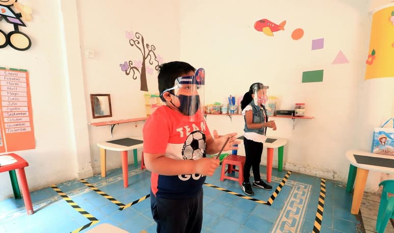 Los lineamientos de la SEP, OMS y UNICEF no exigen su uso en menores de 6 años. (ARCHIVO)