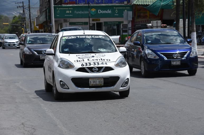 El dirigente cetemista indicó que las multas a las que se arriesgan esos transportistas piratas inician sobre los ocho mil pesos y alcanzan hasta 15 o más, además de los pagos de grúa y pensión vehicular.