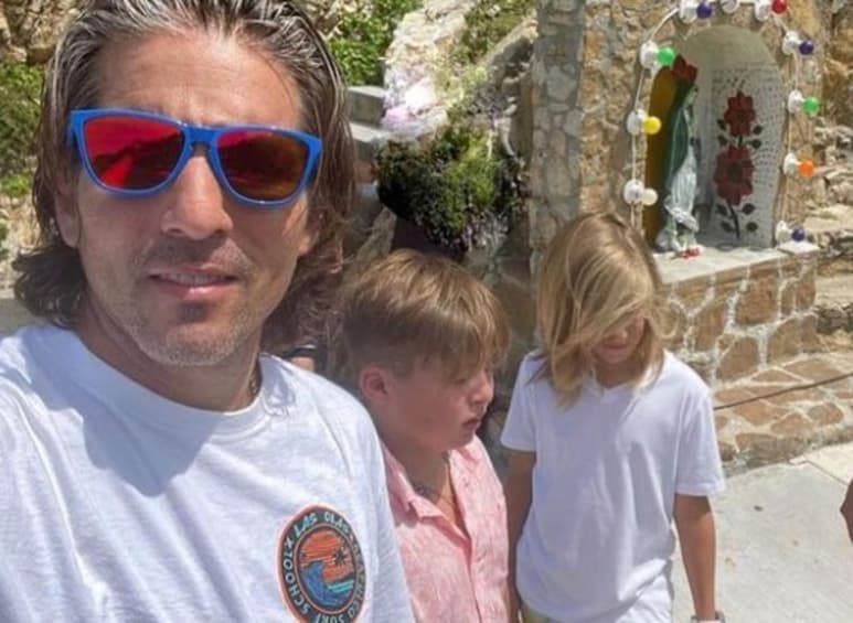 Aventurero resultó Mateo Reina de 9 años de edad, hijo de la conductora Galilea Montijo y el político Fernando Reina, pues este fin de semana realizó su primer clavado desde La Quebrada en Acapulco, Guerrero.