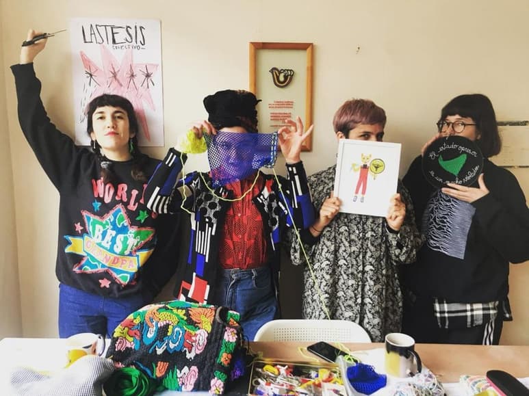 Las Tesis', autoras de la performance Un violado en tu camino, y quienes sostuvieron anoche una charla durante el último día de actividades del Hay Festival Querétaro 2021, quien aseguró que las luchas feministas atraviesan todo, trabajan por lo social, por la dignidad, por una vivienda, por salud. (INSTAGRAM)