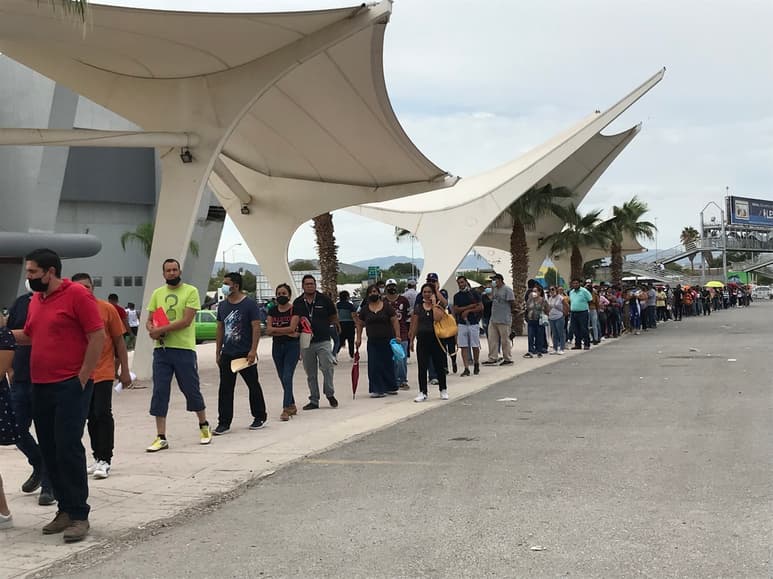 Ayer fue el último día de vacunación para los jóvenes de 18 a 29 años de edad en Gómez Palacio. (GUADALUPE MIRANDA)