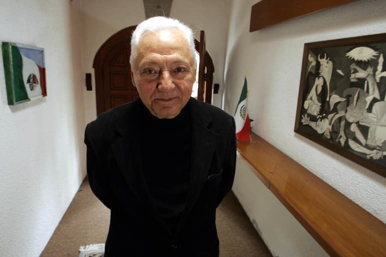 Enrique González Pedrero, exgobernador de Tabasco (1982 a 1987) y político cercano al presidente Andrés Manuel López Obrador, falleció ayer a la edad de 91 años. (ARCHIVO)