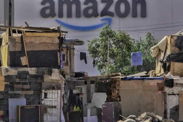 Rodeada de casas de cartón, calles sin pavimentar y basureros, se viralizó en redes sociales la planta de Amazon en Tijuana, comprobando el nivel de globalización de la empresa y la mentalidad de negocios del propietario Jeff Bezos.