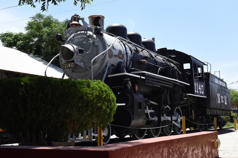 El Museo del Ferrocarril y la Banda Municipal, acompañada del tenor Bernardo Fierros, celebrarán este domingo 12 de septiembre el centenario de la máquina 1140, la cual funge como el ícono de este recinto cultural. (ARCHIVO)