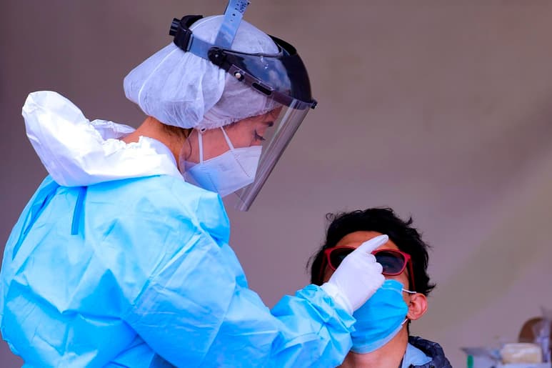 País suma más de 15 mil nuevos contagios. (ARCHIVO)