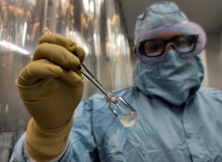 Las vacunas hechas con este método no necesitan conservarse en frío y pueden prepararse en implantes o parches. (ARCHIVO) 