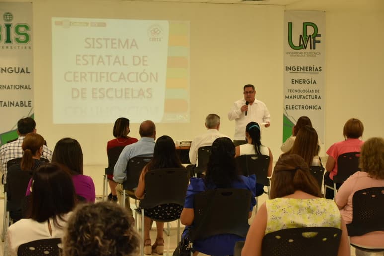 Son cinco los criterios que se subdividen en 60 indicadores y que se califican para validar el nivel de cada escuela. Los planteles califican en cuatro niveles, siendo el uno el de menor calificación y el cuatro el de la más alta calidad.