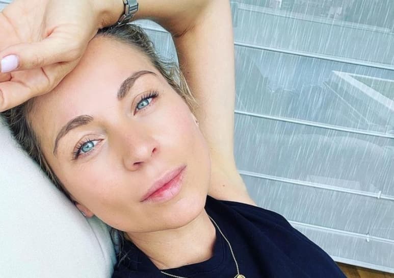 La actriz polaca se dejó ver en traje de baño desde Instagram (@LUDWIKA_PALETA)