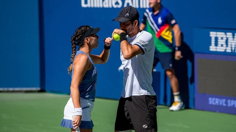 La tenista mexicana Giuliana Olmos junto al salvadoreño Marcelo Arévalo, consiguieron imponerse este miércoles en el Abierto de Tenis de Estados Unidos al vencer por parciales de 4-6, 6-4 y 10-6 a la ucraniana Dayana Yastremska y su pareja, el australiano Max Purcell, esto en las Semifinales de Dobles Mixtos. (Cortesía / FOX Sports)