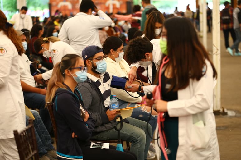 Más de 25 mil jóvenes de 18 a 29 años acudieron a la jornada de vacunación a las instalaciones de la Fenadu el pasado martes. (EL SIGLO DE TORREÓN)