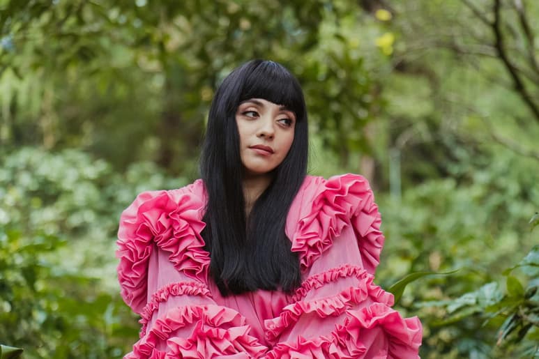 Mon Laferte estrena hoy Amigos simplemente, un video que se estrenará exclusivamente a través de Facebook. (ARCHIVO)