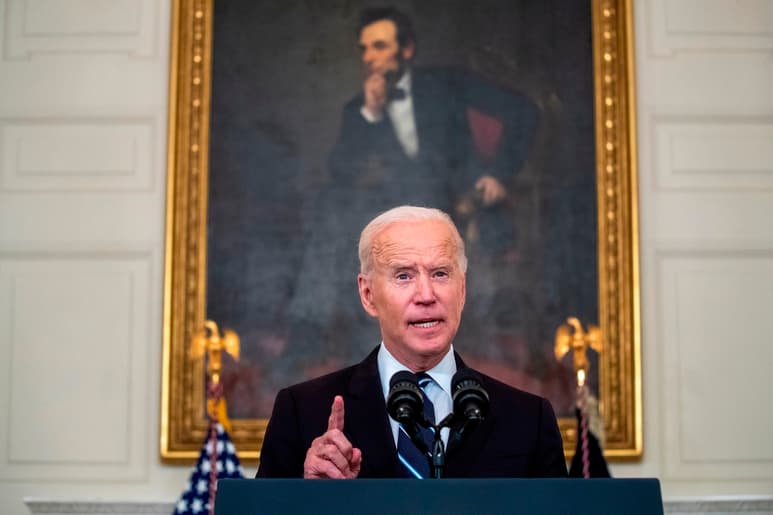 Se trata del paso más rotundo de Biden, en su intento de aumentar la tasa de vacunación. (EFE) 